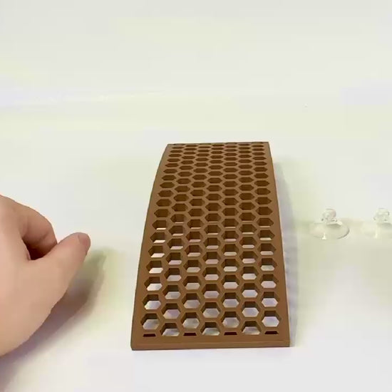 Video demonstration of how to apply suction cups and apply to tank wall. 